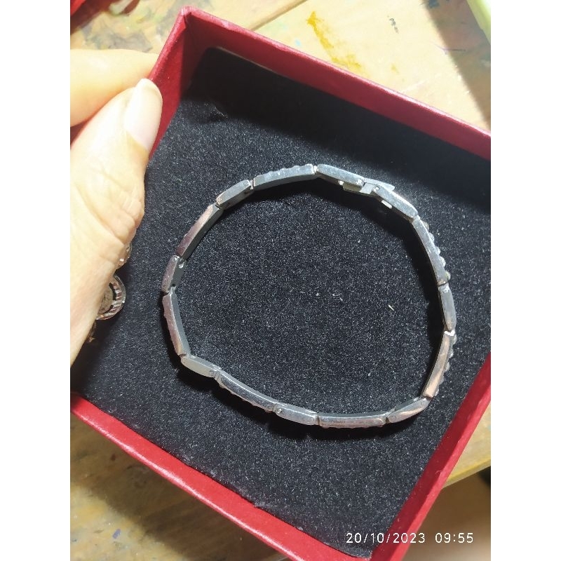 Vòng tay titan si Nhật