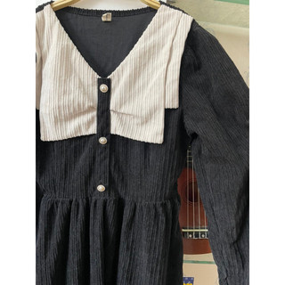 Đầm nhung màu đen phối cổ be size s m