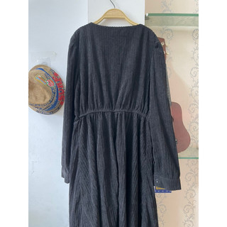 Đầm nhung màu đen phối cổ be size s m