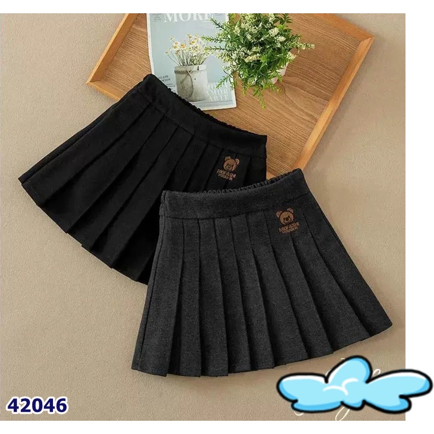 Chân Váy xếp li cho bé yêu nhà mình ạ!