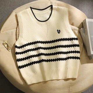 Áo len gile nữ THOYEUFASHION cổ tròn họa tiết thổ cẩm thêu trái tim, Áo Ghile len học sinh basic 2310 (Form rộng)