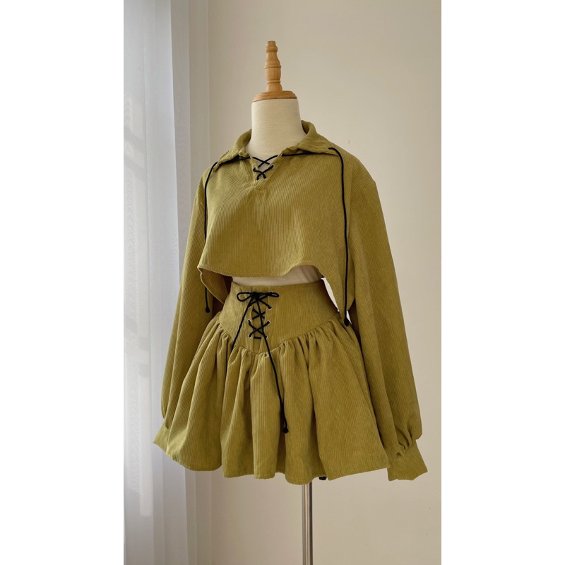 Set nữ Áo Croptop EDA tay dài nhung tăm cổ sơ mi kiểu thu đông kèm chân váy thiết kế cao cấp dáng xoè thắt dây