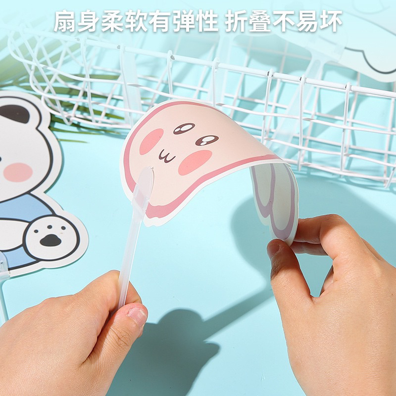 Quạt nhựa cầm tay siêu cute