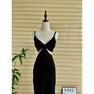 ĐẦM ĐEN  KHOÉT EO HỞ LƯNG SANG CHẢNH