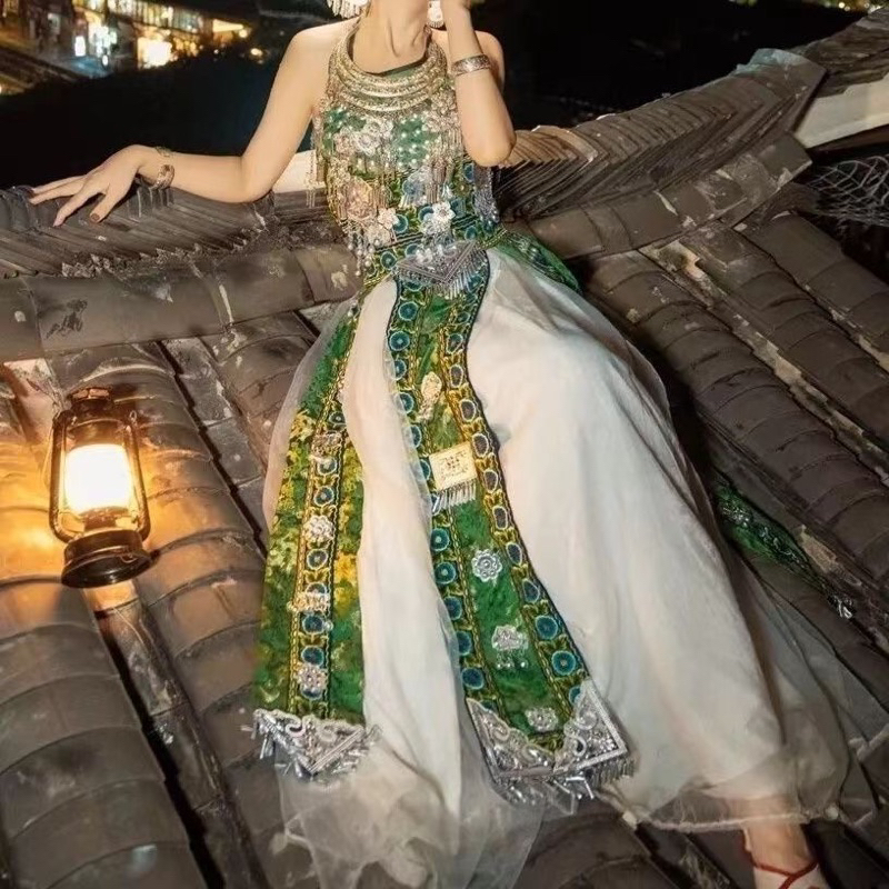 Trang phục Dân tộc Miêu Cương, Trang phục du lịch, Trang phụ hoá trang