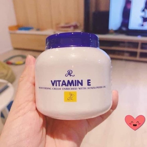Kem dưỡng ẩm mềm da  Vitamin E 200g Thái Lan