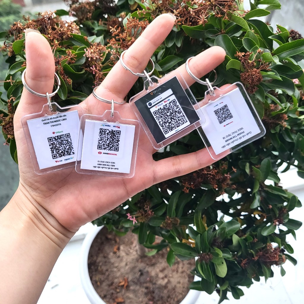 Móc khoá in mã QR code tài khoản ngân hàng theo yêu cầu