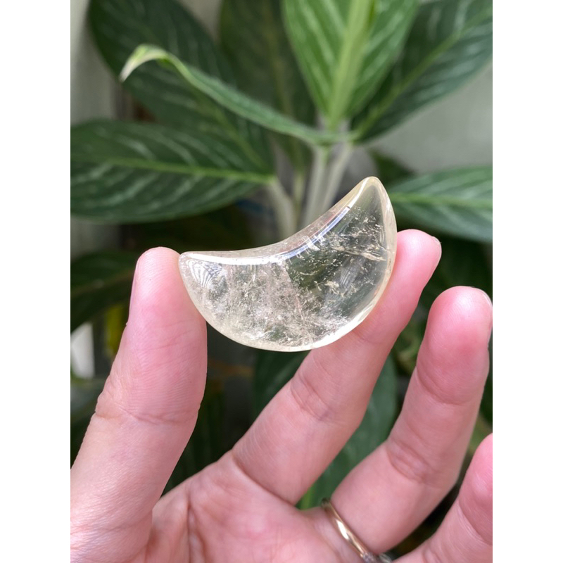 Viên đá mặt trăng khuyết mini Lemon Quartz - Natural Crescent Moon vàng nhạt trong vắt - Đá thanh tẩy