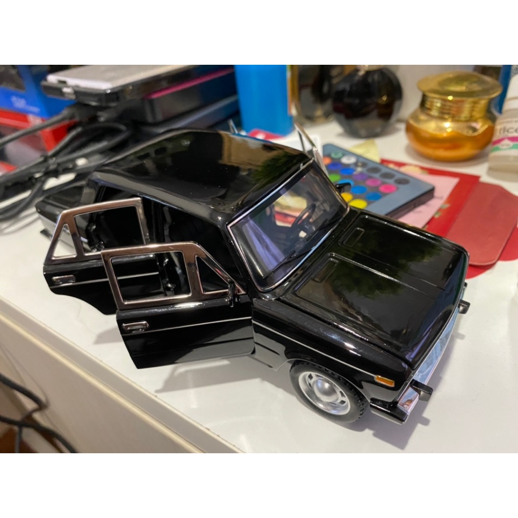 Mô hình tĩnh xe ô tô cổ đồ chơi Auto Russia Avtovaz Lada bằng kim loại 1:24 mở được cửa, cốp, led và âm thanh y như thật