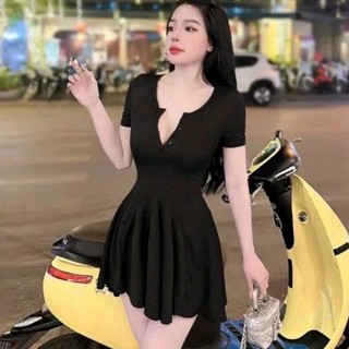 Đầm xoè cổ vuông cài nút gân tăm tay ngắn BC