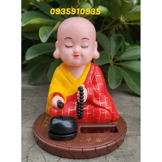Chú tiểu gõ mõ bằng năng lượng mặt trời