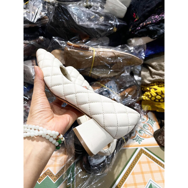 Giày Charles & Keith Trần trám cao 4cm màu trắng kem