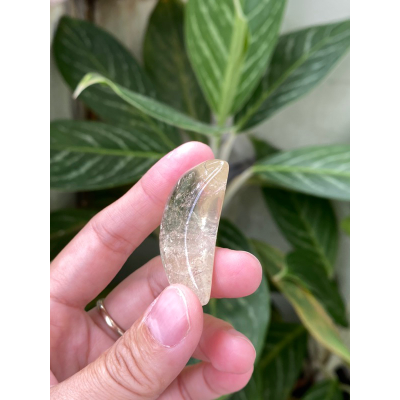 Viên đá mặt trăng khuyết mini Lemon Quartz - Natural Crescent Moon vàng nhạt trong vắt - Đá thanh tẩy