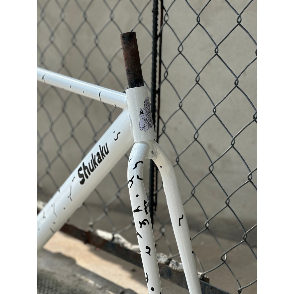 Khung Phuộc CustomPaint Shuka Trắng