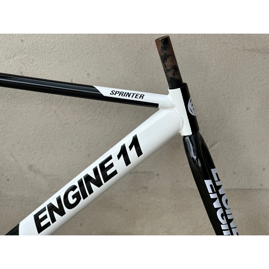 Khung Phuộc CustomPaint Eng Trắng Đen