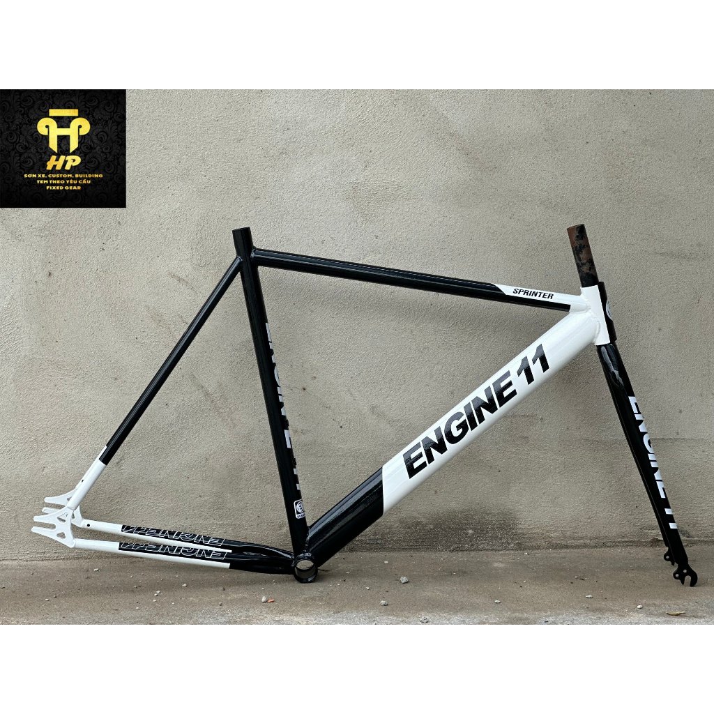 Khung Phuộc CustomPaint Eng Trắng Đen