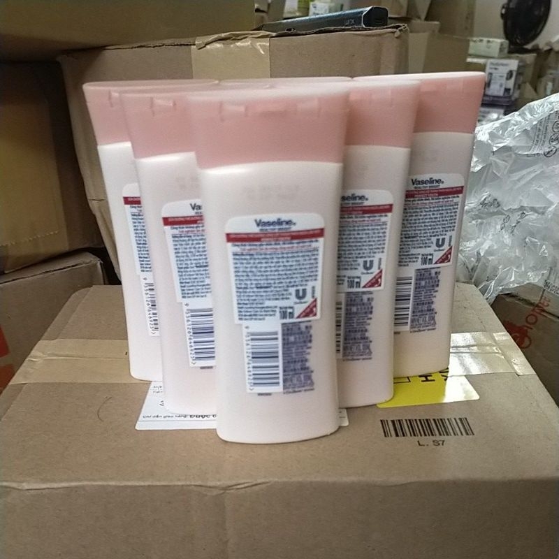 Date 02/2025 - Sữa dưỡng thể ngăn lão hoá Vaseline 100ml