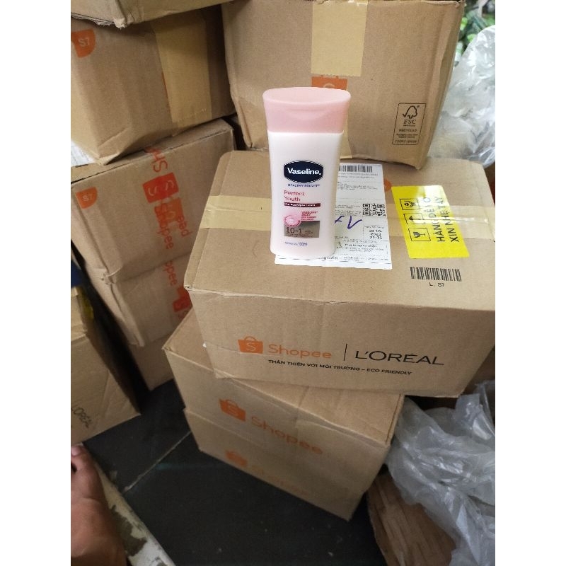Date 02/2025 - Sữa dưỡng thể ngăn lão hoá Vaseline 100ml