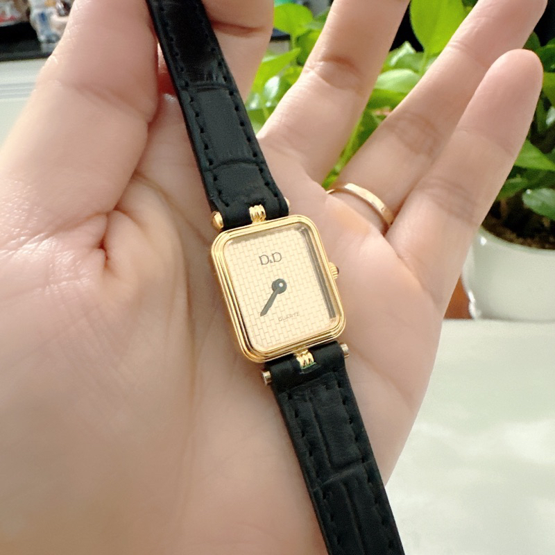 Đồng hồ nữ si nhật dáng tank hiệu D&D, dây da bò