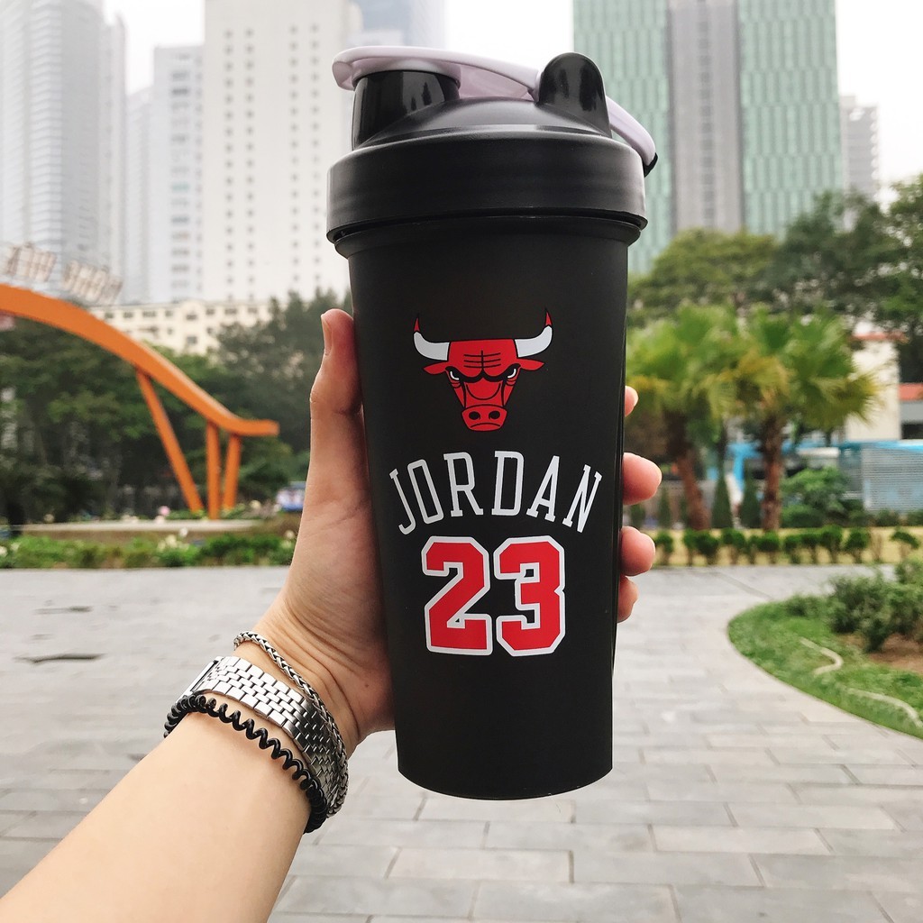 Bình Nước Tập Gym, Thể Thao Có Con Lắc Lò Xò Tiện Lợi Dương Sport BN0004 750ml