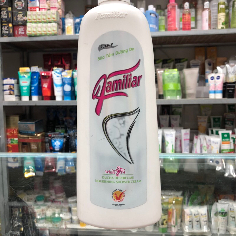 Sữa tắm dưỡng da Familiar chai 900ml