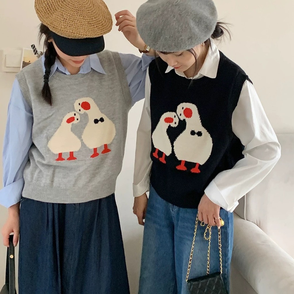 Set áo len gile  XONXEN SHOP QUY NHƠN kèm áo sơ mi dài tay in hình 2 con vịt ,chất len mềm mịn thoải mái mã 952