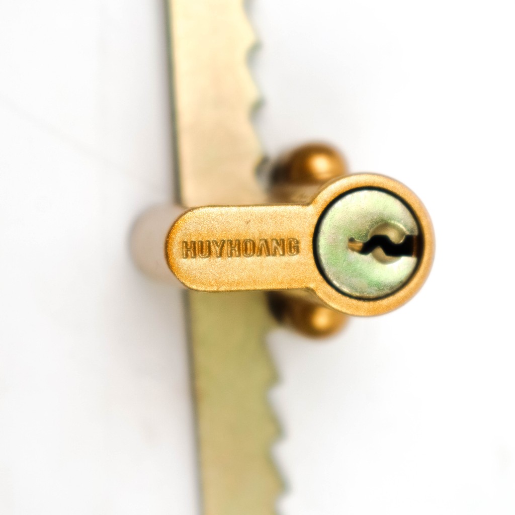 KHOÁ TỦ KÍNH KHOÁ LÙA HUY HOÀNG CHÍNH HÃNG