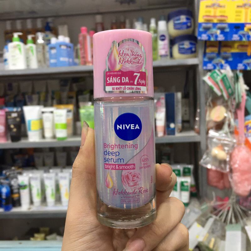 Lăn khử mùi dưỡng trắng hương hoa hồng Hokkaido Nivea (40ml)