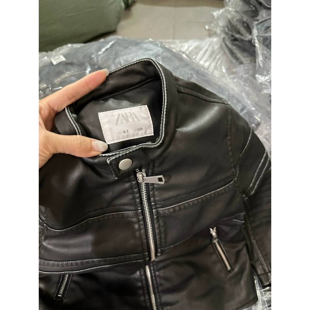 Áo khoác da cúc cổ zzzr bé trai