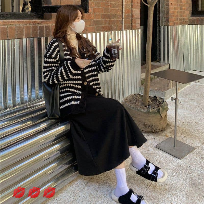 Áo cardigan kẻ đen