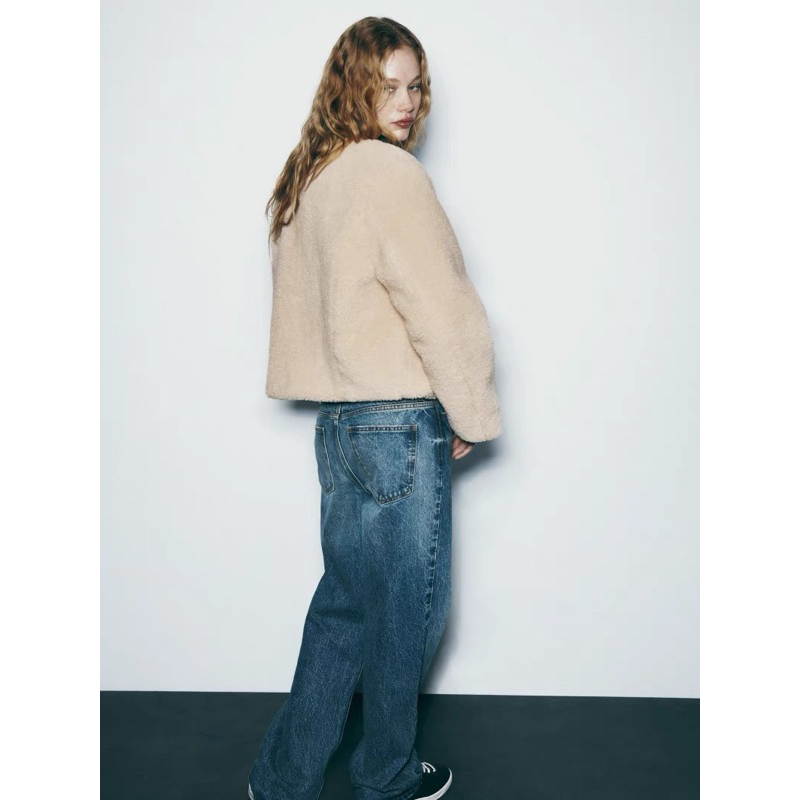 Áo khoác lông cừu màu be cổ tròn 3 khuy 2 túi za.ra