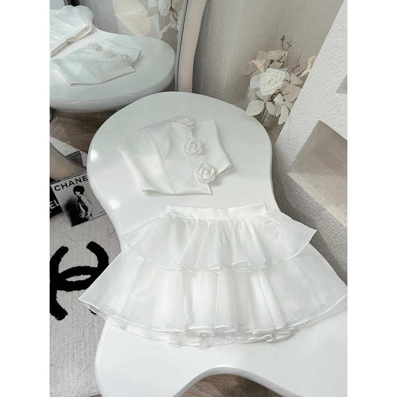 Set áo cúp hoa trà chân váy tầng xoè