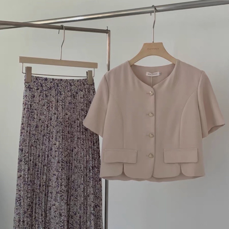 Áo sơ mi tay ngắn gấu lượn tròn cúc tím VGU chất liệu lụa hàn châu