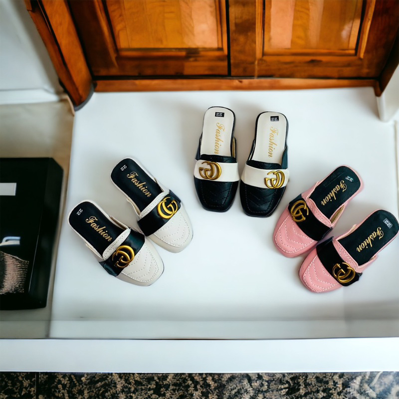 Sục chữ G bé gái