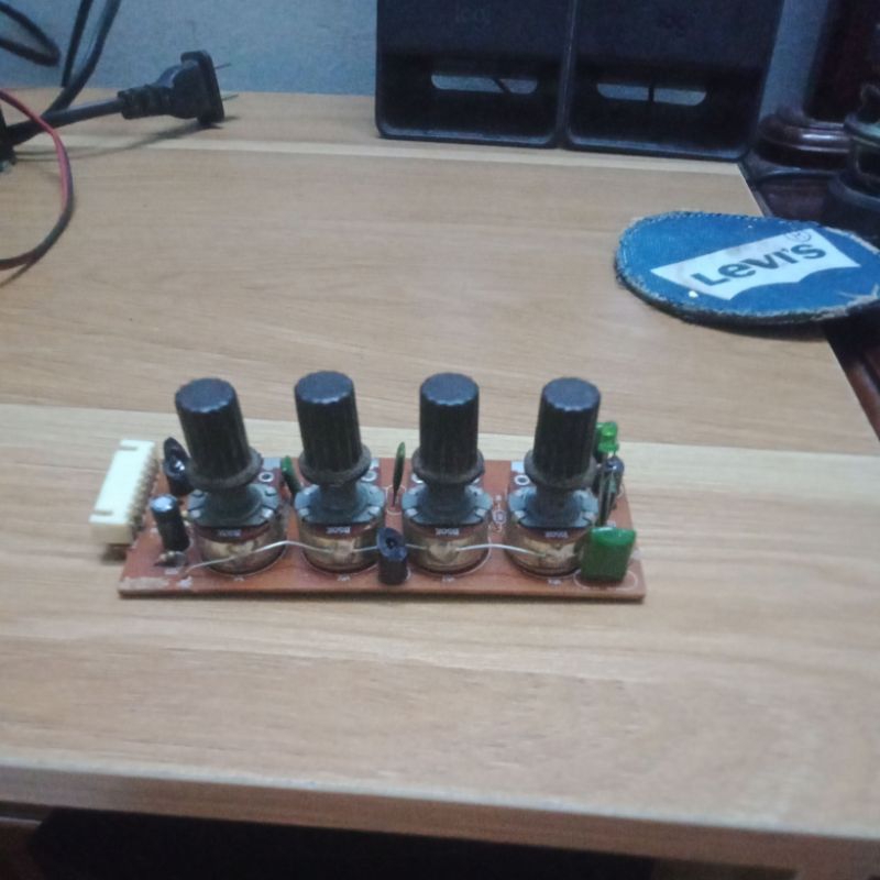 volume Soundmax A4000