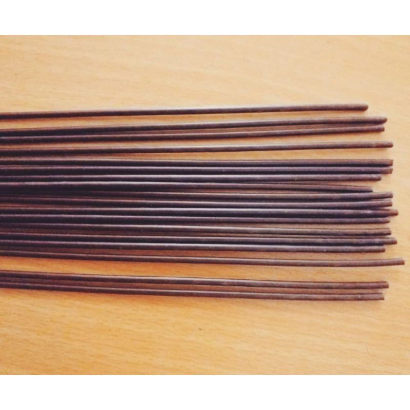 1KG QUE CẮM LAN BỌC NHỰA MÀU NÂU CÁC CỠ