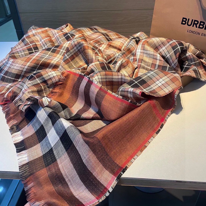 Khăn choàng dài hoạ tiết thương hiệu mẫu mới 2023 - Hàng có sẵn