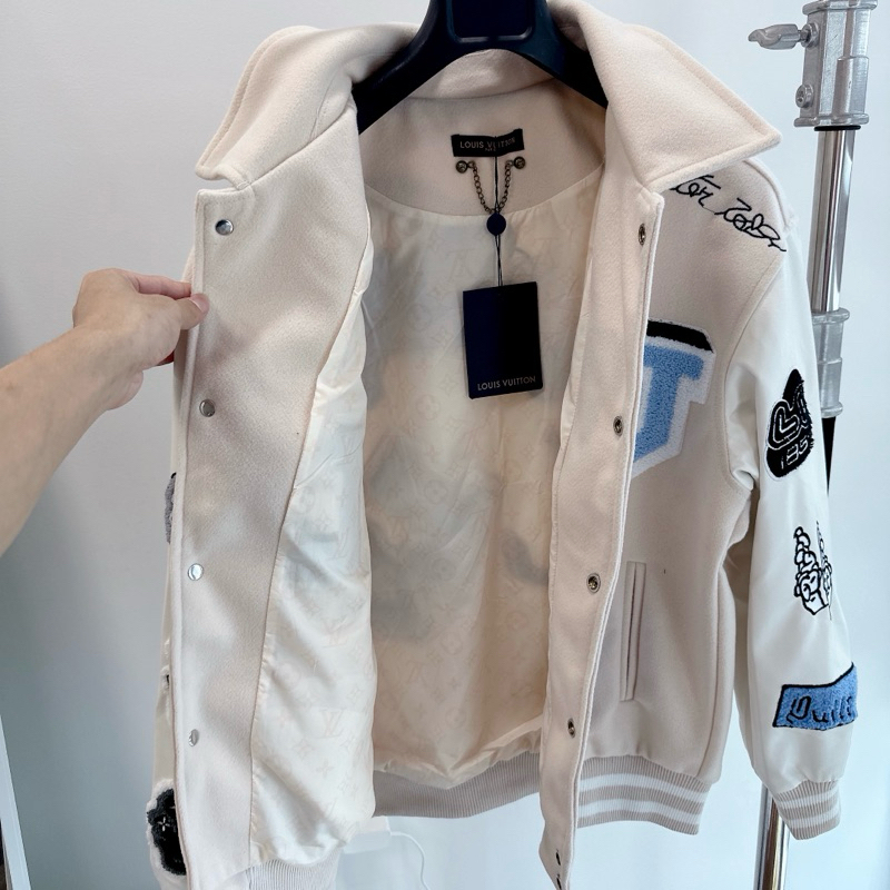 ⚡️ - Áo Khoác Luon Vuituoi Multi-Patches Mixed Leather Varsity Blouson Milky White, Áo varsity jacket LV