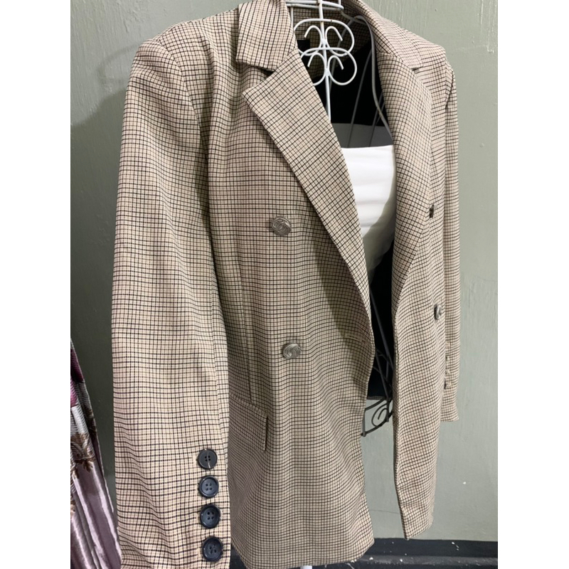 Áo blazer kẻ phong cách