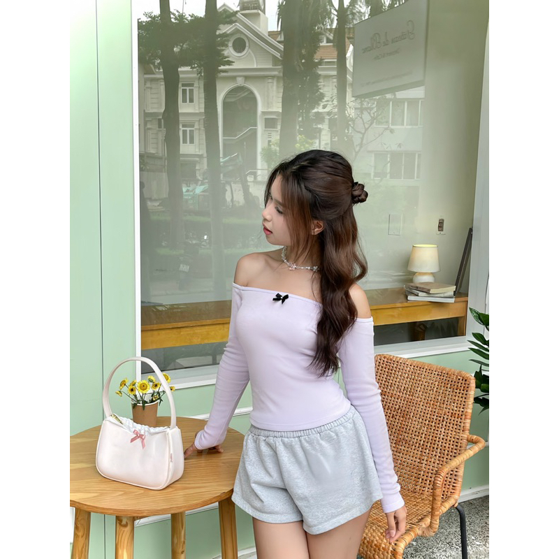 Emlaine.sg Áo tím pastel trắng da tay dài hở lưng trái tim
