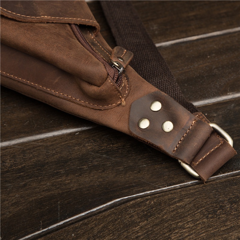 Túi đeo chéo nam da bò sáp T101 Louiet Store hình tam giác vuông kích thước 20*27*30