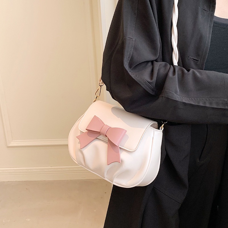 Túi xách đeo vai, đeo chéo màu trắng, có đính nơ xinh xắn, dây đeo bện - T052