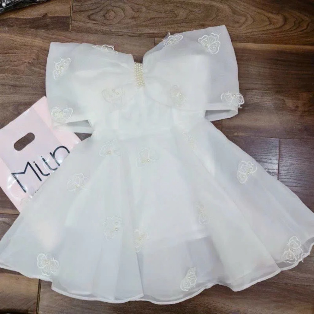 Đầm trắng tay dài đi chơi, dự tiệc phối áo nơ đen