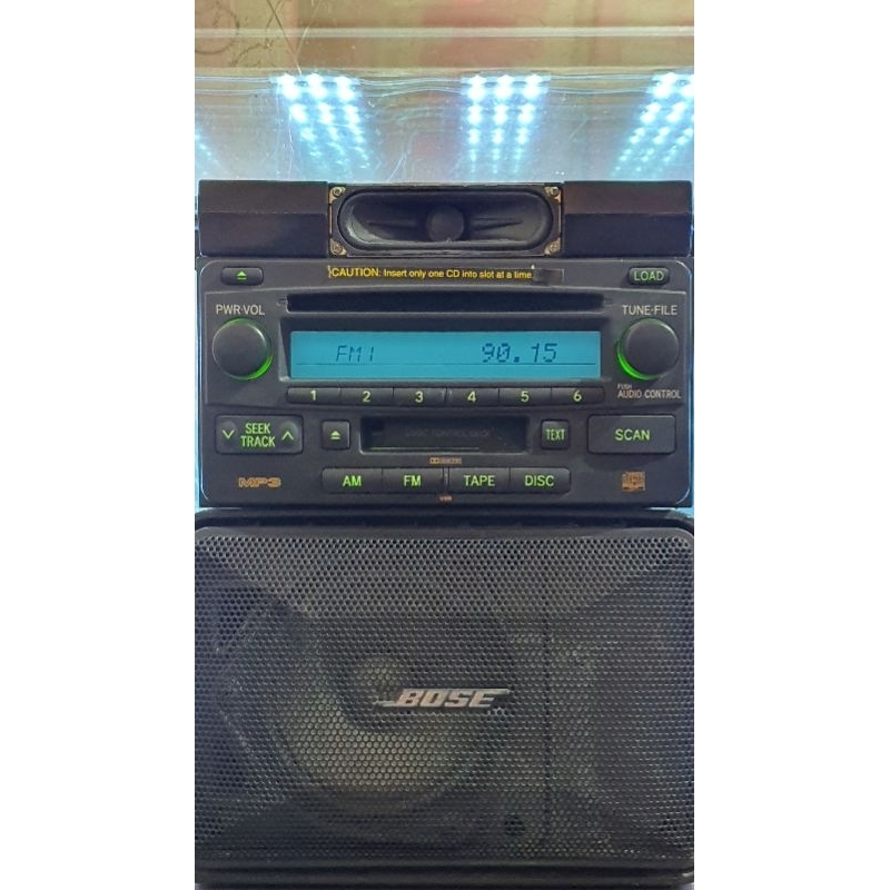 Máy phát nhạc liền Amply TOYOTA 6DISK tape. tính năng Radio tape cd 6disk.