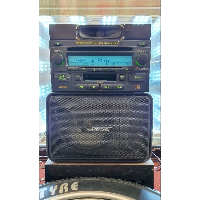 Máy phát nhạc liền Amply TOYOTA 6DISK tape. tính năng Radio tape cd 6disk.