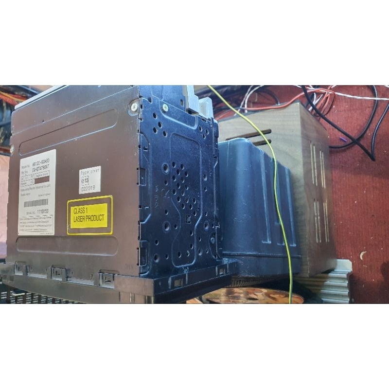 Máy phát nhạc liền Amply TOYOTA 6DISK tape. tính năng Radio tape cd 6disk.