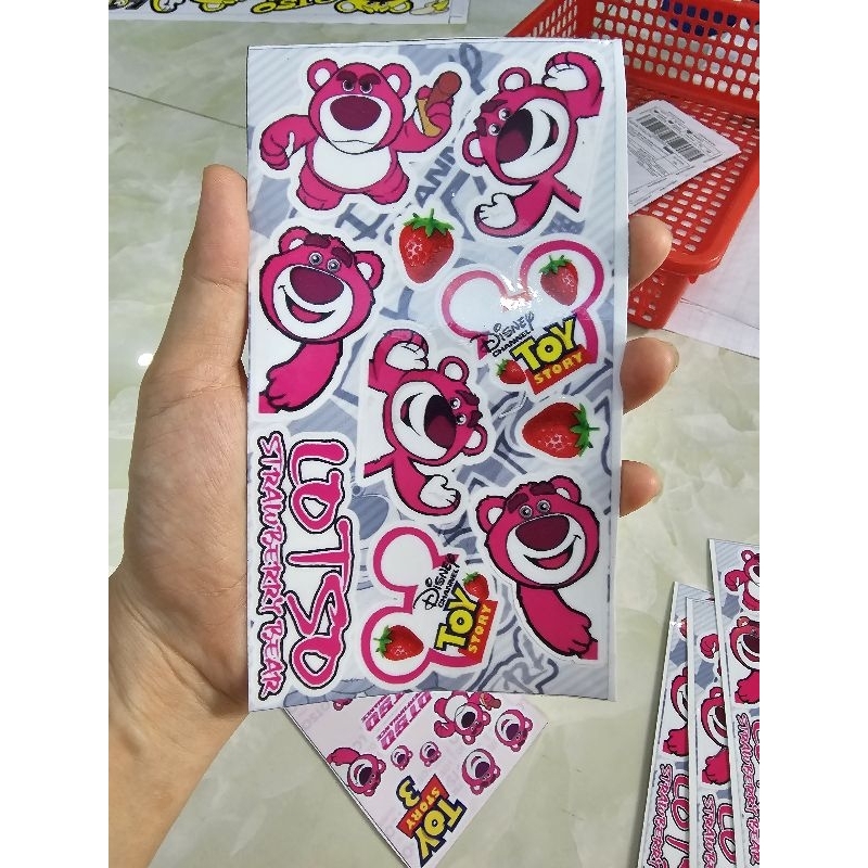 Logo gấu dâu lotso mini 9x18cm dán trang trí xe máy
