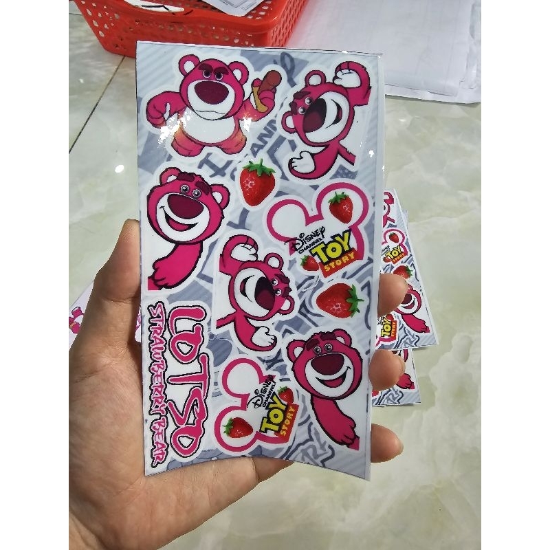 Logo gấu dâu lotso mini 9x18cm dán trang trí xe máy