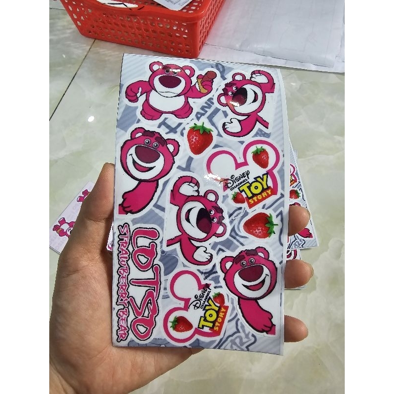 Logo gấu dâu lotso mini 9x18cm dán trang trí xe máy