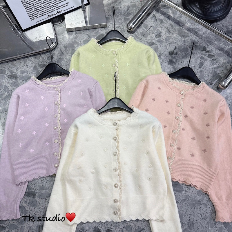 Áo khoác len cardigan viền bèo cúc ngọc